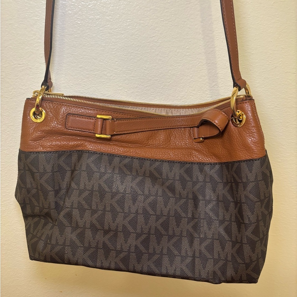 Michael Kors Crossbody Bag and wallet in Brown and Tan - Picture 3 of 9